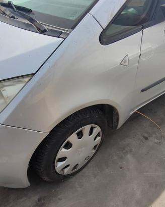 MITSUBISHI COLT 2006 PARAFANGO ANTERIORE SX/DX