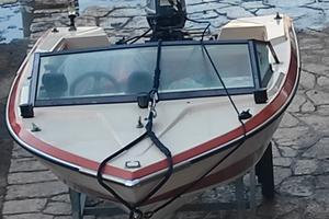 Barca Scafo Glastron in perfette condizioni, tratt