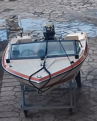 Barca Scafo Glastron in perfette condizioni, tratt