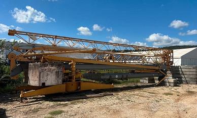 Gru automontante Potain HD26A