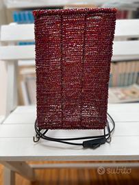 Lampada da tavolo con perline colorate