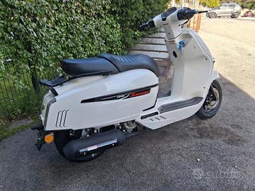 BENELLI/KEEWAY SIXTIES 300cc WHITE MOT. PIAGGIO