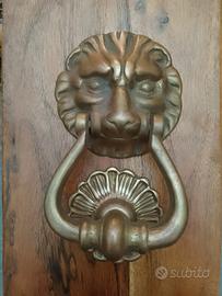 battente in ottone per portone antico