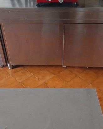 banco in acciaio x macelleria