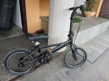 bici con manubrio pieghevole