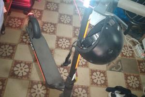 Monoattno con casco