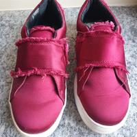 SNEACKERS