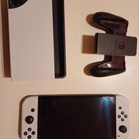 Nintendo switch + 4 giochi + sd card + custodia