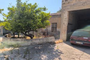Casa indipendente 230 m2 con giardino e 2 garage 