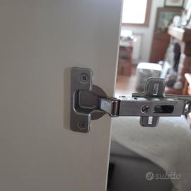 due ante con cerniere