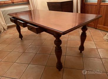 Tavolo da pranzo rettangolare in noce con cassetti