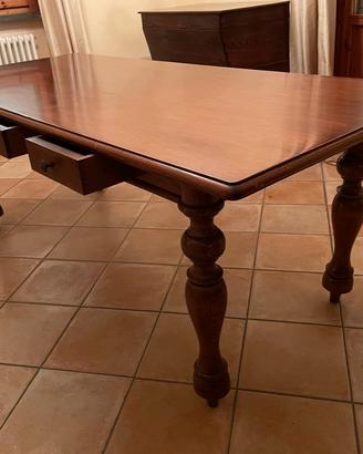 Tavolo da pranzo rettangolare in noce con cassetti