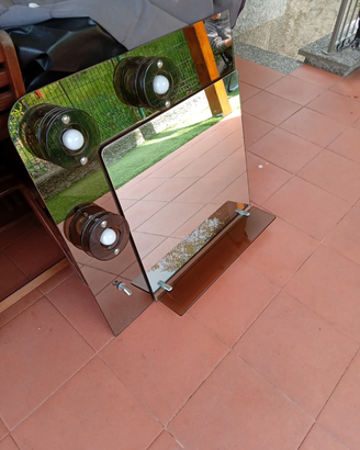 Specchio bagno design con faretti e mensola