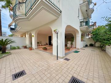 VILLA A SCHIERA A ORTA DI ATELLA