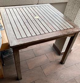 Tavolo e 4 sedie da giardino in legno