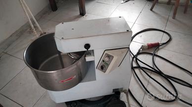 impastatrice,cucina quattro fuochi,macchina caffe'