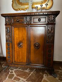 Mobile in legno massiccio
