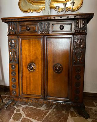 Mobile in legno massiccio