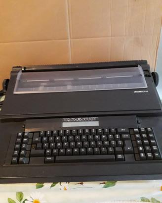 Macchina da scrivere Olivetti ET 116.
