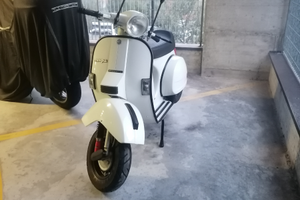 Vespa PX 125 E Bianca