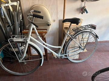 Bici vintage da donna di facile sistemazione