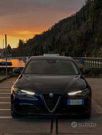 Alfa Romeo Giulia 2.2 mtj 180CV AT8