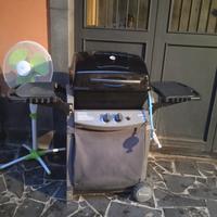 Grilli da giardino con la bombola