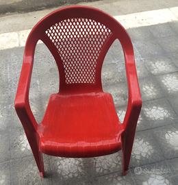 Sedie in plastica rossa