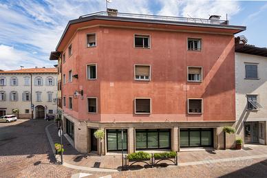 Centralissimo locale commerciale a Lavis