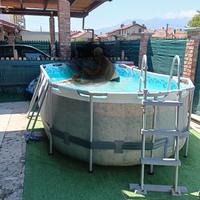 Piscina esterno con tutti accessori