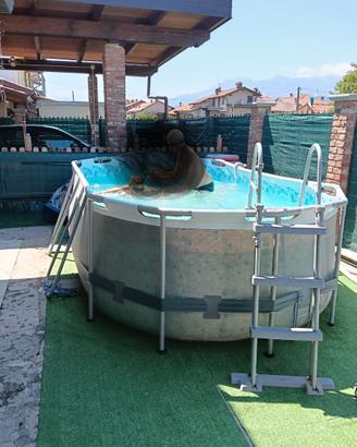 Piscina esterno con tutti accessori