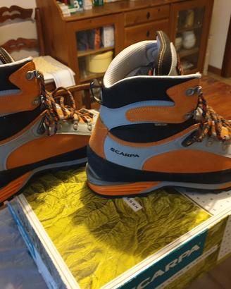 Scarponi trekking Scarpa