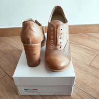 Scarpe in pelle con tacco