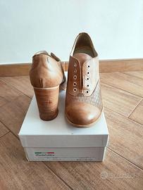 Scarpe in pelle con tacco