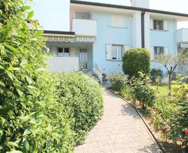 VILLA A SCHIERA A UDINE
