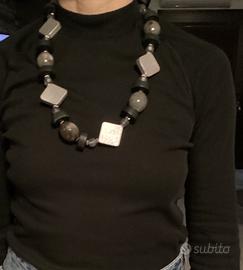 Collana lunga grigia nera con inserti argento