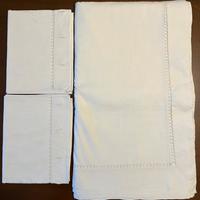 Lenzuolo sopra in lino vintage con federe