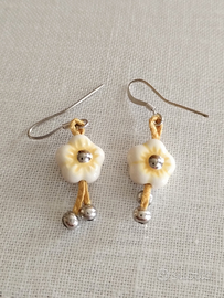 Orecchini fiori gialli Thun