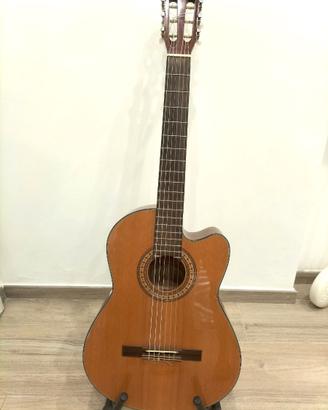 chitarra classica elettrificata