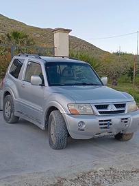 Mitsubishi Pajero autocarro
