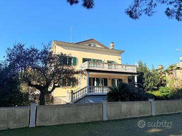 Lignano Sabbiadoro: villa esclusiva con giardin...