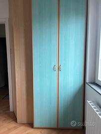 Armadio 3 ante color turchese e legno