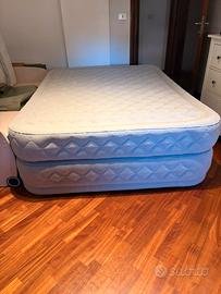 Materasso gonfiabile matrimoniale INTEX con pompa