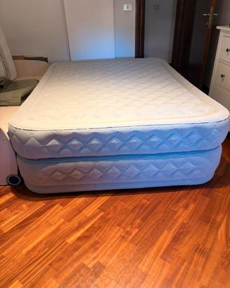 Materasso gonfiabile matrimoniale INTEX con pompa