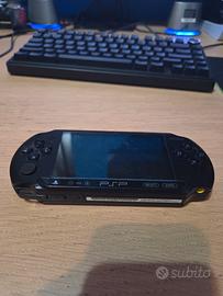 PSP Street E1004 con Caricatore e SD 4GB