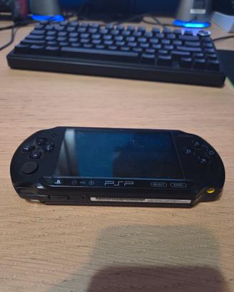 PSP Street E1004 con Caricatore e SD 4GB