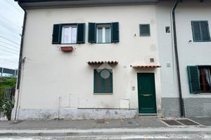 CASA SEMINDIPENDENTE A PRATO