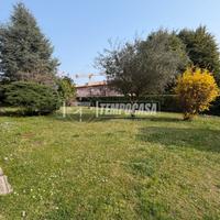 BILOCALE A POCHI PASSI DAL LAGO