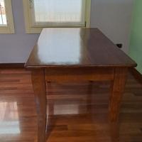 tavolo in legno di ciliegio