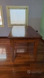 tavolo in legno di ciliegio